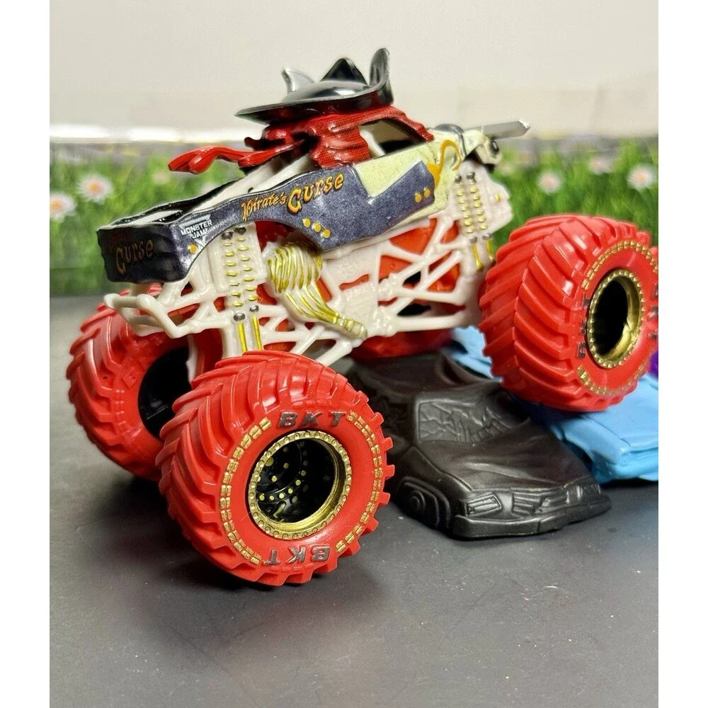 Custom Monster Jam Monster Truck 1:64 Skeleton Pirate’s Curse Red Gold BLK Bone